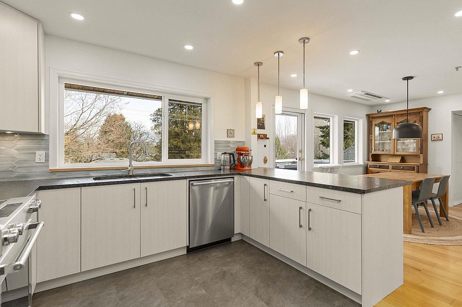 1815 W 14th Avenue Vancouver, BC - 12