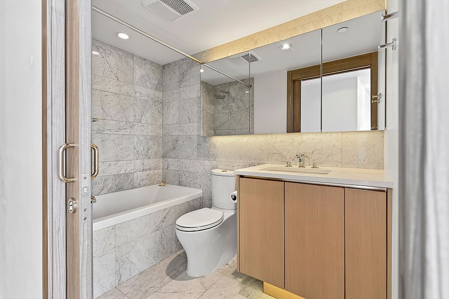 2004 89 Nelson Street Vancouver, BC - 15