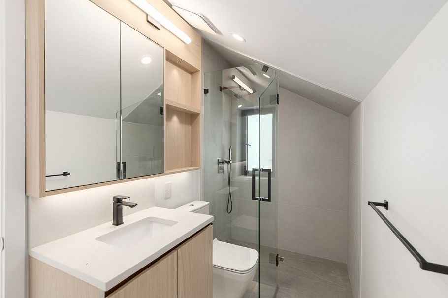 2 3186 W 11th Avenue Vancouver, BC - 20