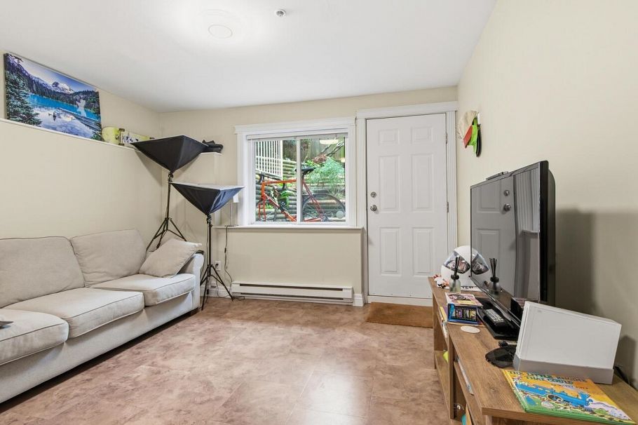 1530 Kitchener Street Vancouver, BC - 21