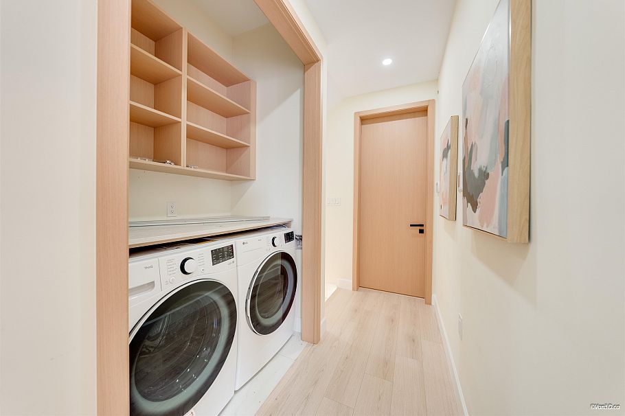 1 4503 W 15th Avenue Vancouver, BC - 8