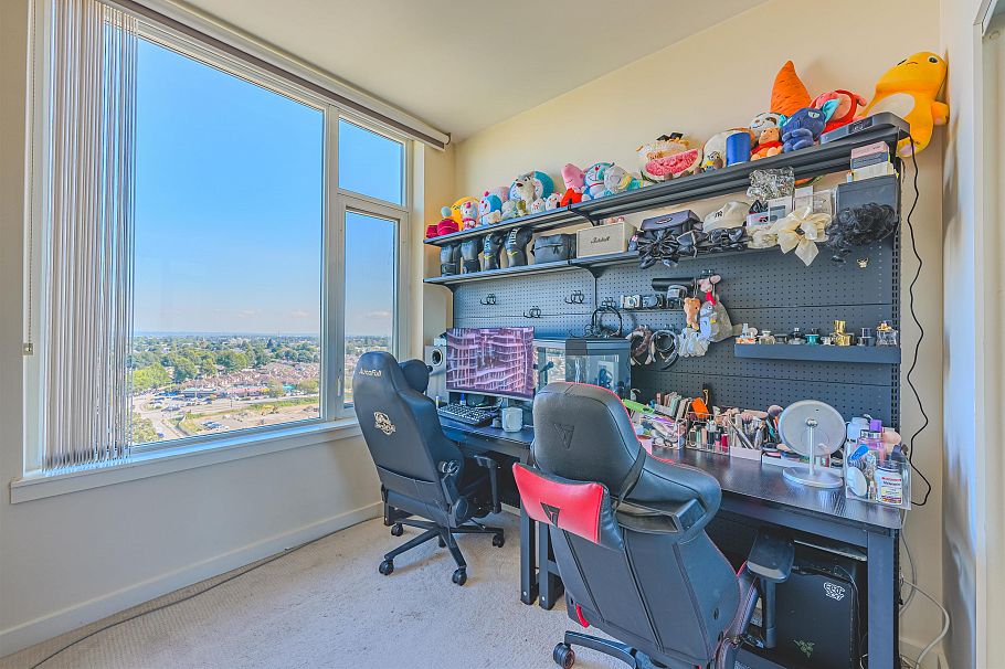 PH 1705 8677 Capstan Way Richmond, BC - 31