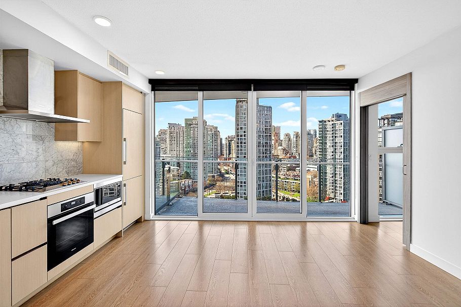 2004 89 Nelson Street Vancouver, BC - 7