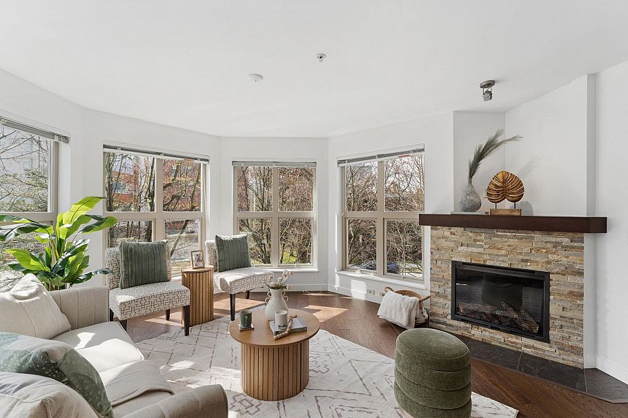 206 1468 St. Andrews Avenue North Vancouver, BC - 1