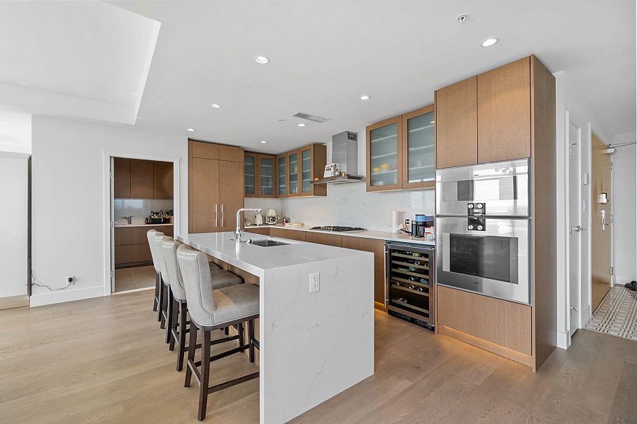 2201 1632 Lions Gate Lane North Vancouver, BC - 4