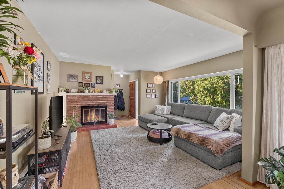 551 E Osborne Road North Vancouver, BC - 6