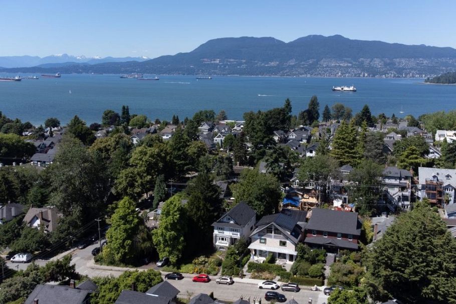 2575 W 3rd Avenue Vancouver, BC - 40