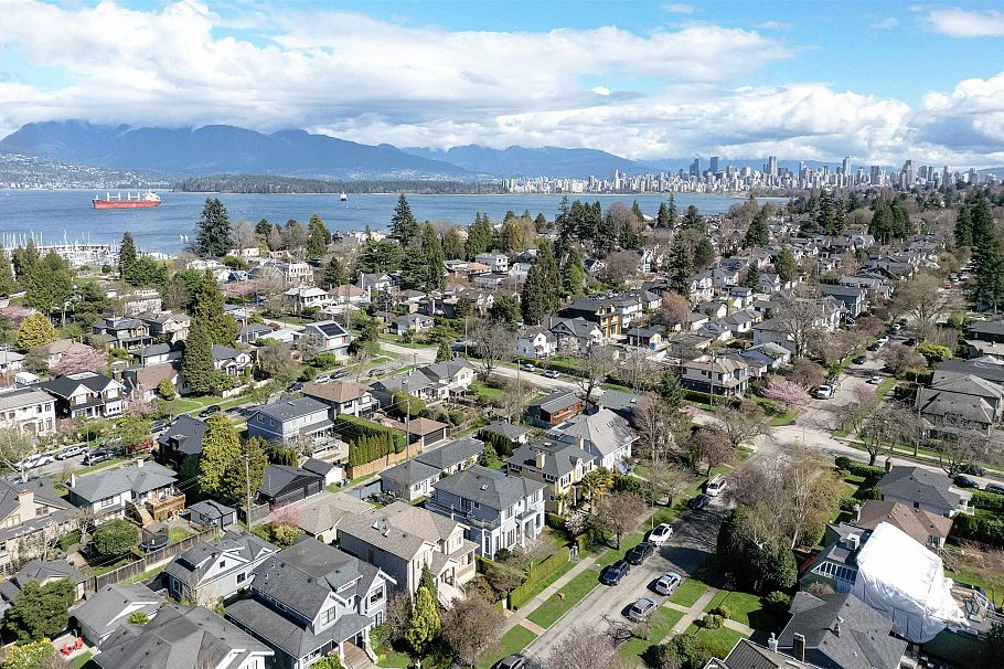 3837 W 3rd Avenue Vancouver, BC - 34