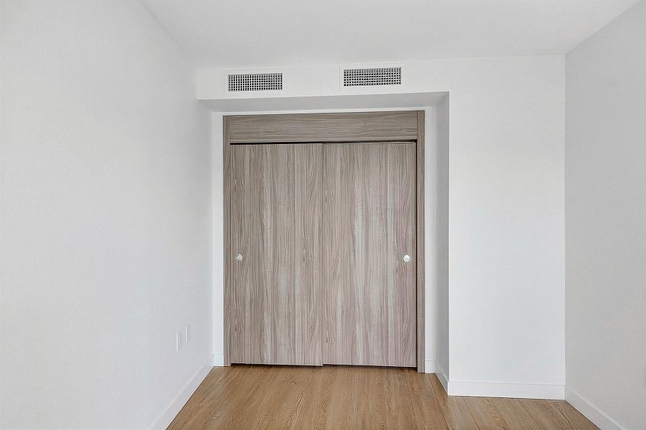 2004 89 Nelson Street Vancouver, BC - 13