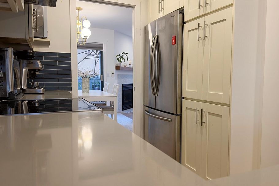 10 2118 Eastern Avenue North Vancouver, BC - 2