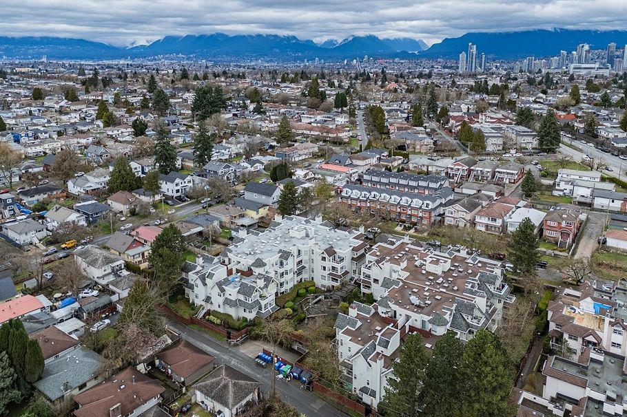 207 3628 Rae Avenue Vancouver, BC - 5