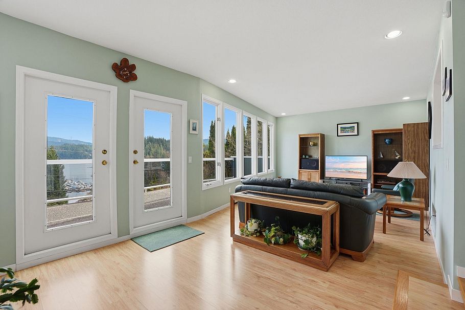 2341 Caledonia Avenue North Vancouver, BC - 23