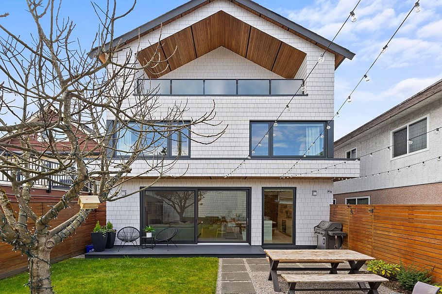 529 E 17th Avenue Vancouver, BC - 17