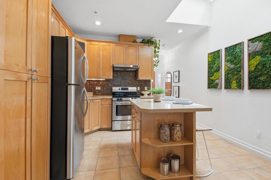 1530 Kitchener Street Vancouver, BC - 8