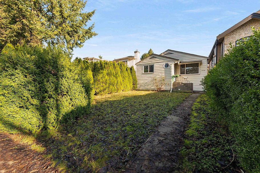 5556 Earles Street Vancouver, BC - 26