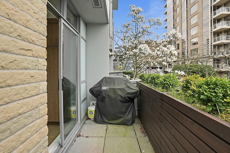 1576 W 8 Street Vancouver, BC - 20
