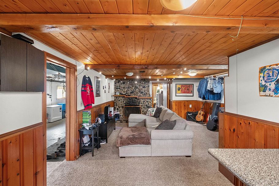 551 E Osborne Road North Vancouver, BC - 14