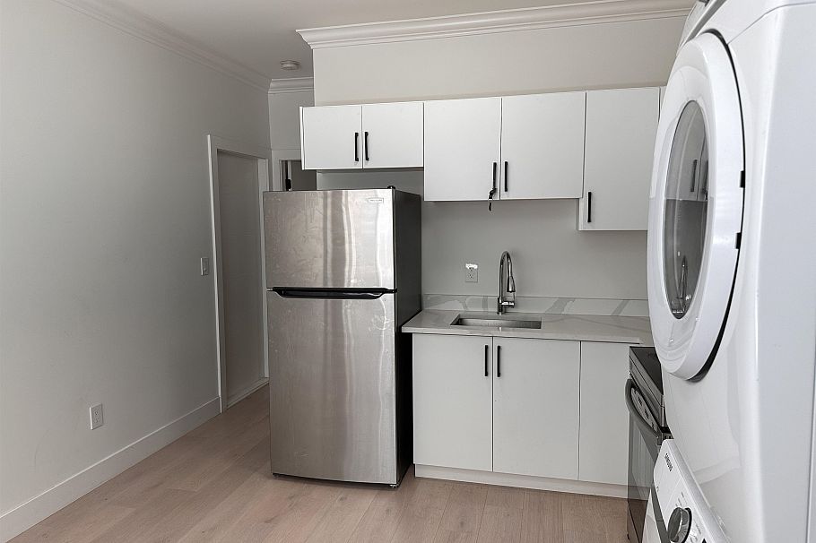 37xx MYRTLE STREET, Burnaby BC V5C 4E8 Burnaby, BC - 5