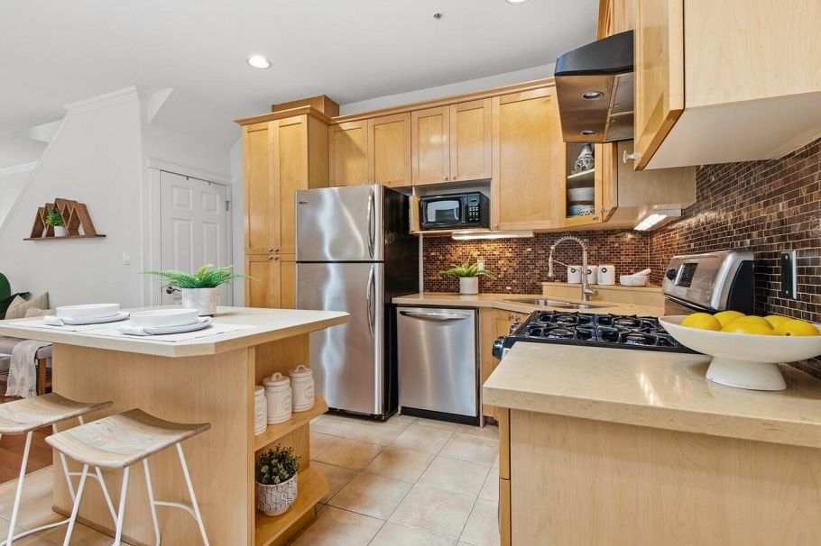 1530 Kitchener Street Vancouver, BC - 7