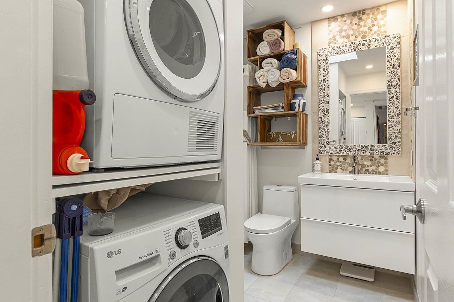 1815 W 14th Avenue Vancouver, BC - 19