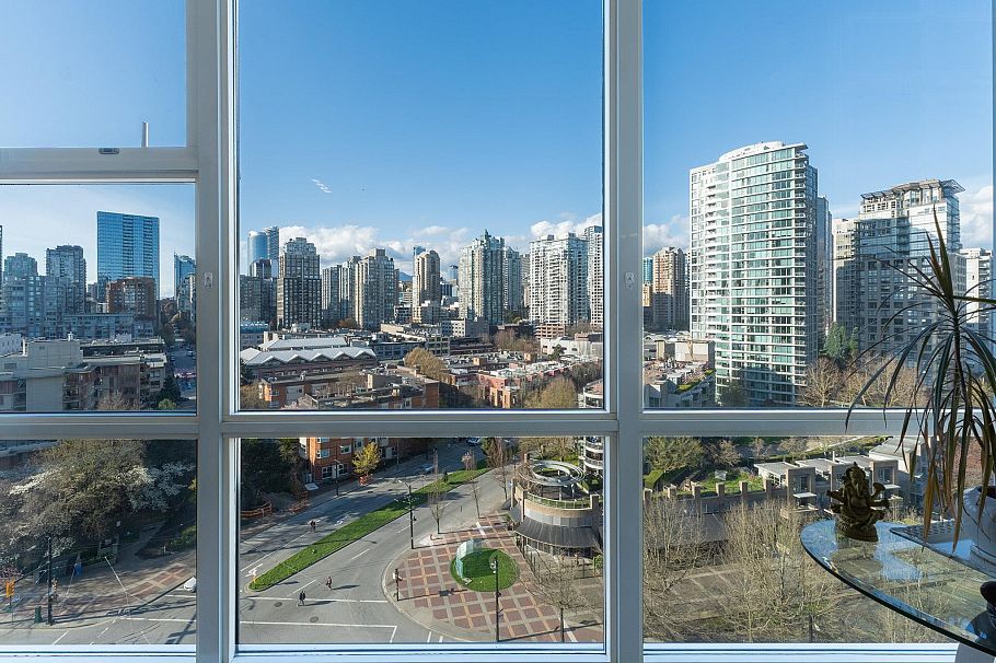 1605 193 Aquarius Mews Vancouver, BC - 4