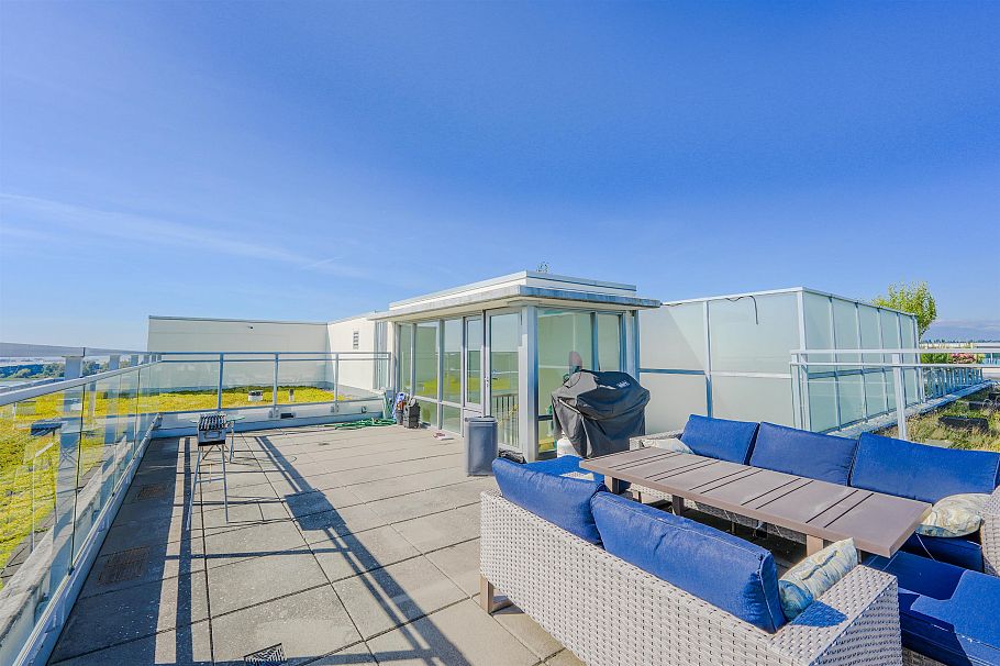 PH 1705 8677 Capstan Way Richmond, BC - 2