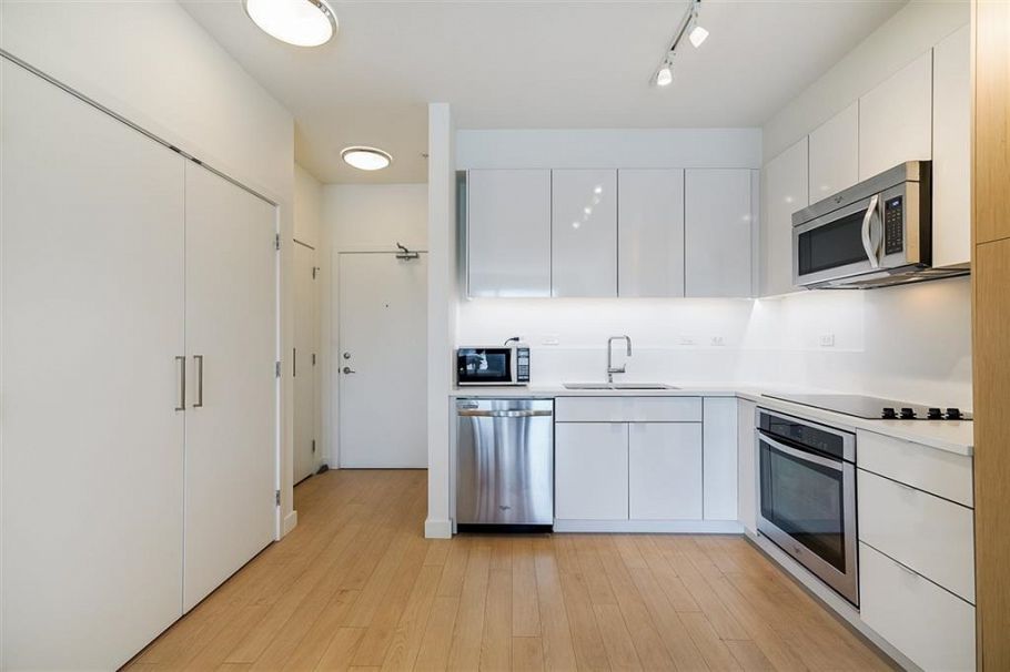 211 1621 Hamilton Avenue North Vancouver, BC - 7