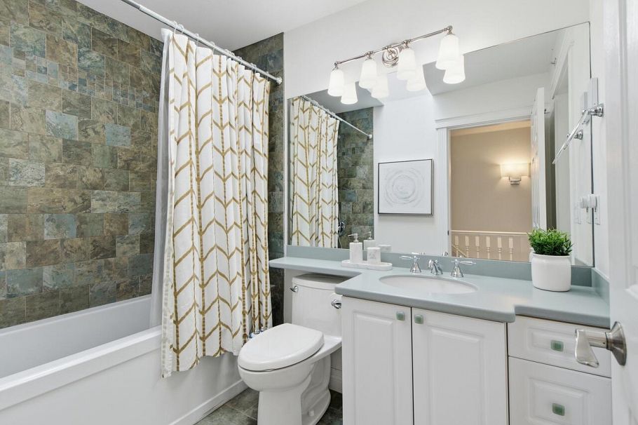 1530 Kitchener Street Vancouver, BC - 19