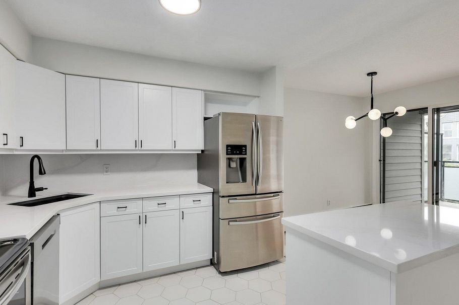 307 2255 York Avenue Vancouver, BC - 3