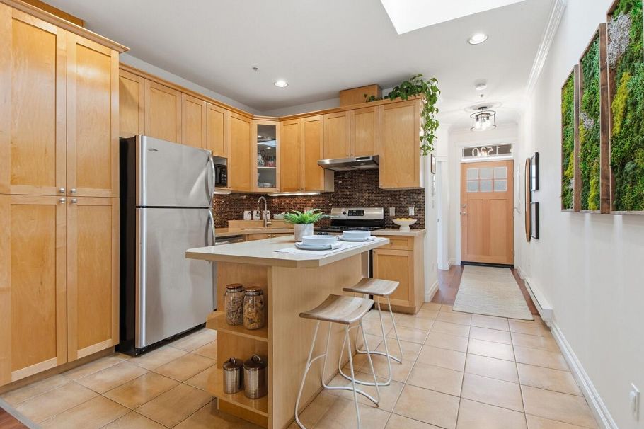 1530 Kitchener Street Vancouver, BC - 6