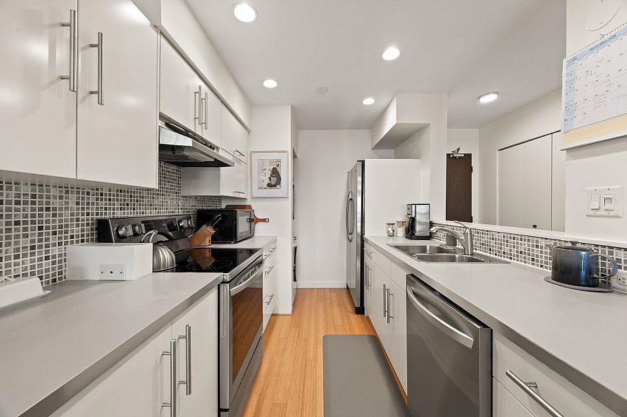 301 1352 W 10th Avenue Vancouver, BC - 8