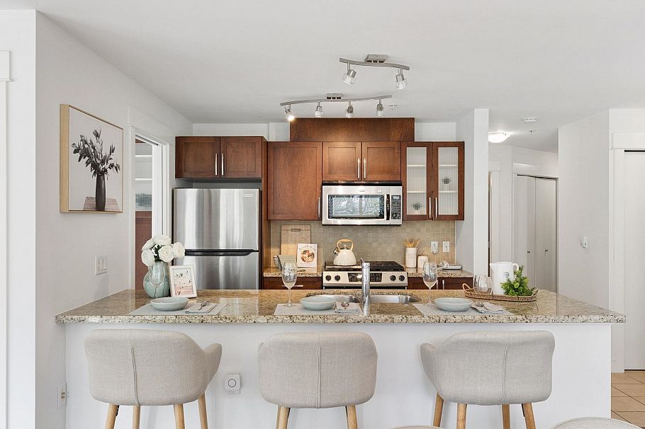 206 1468 St. Andrews Avenue North Vancouver, BC - 9