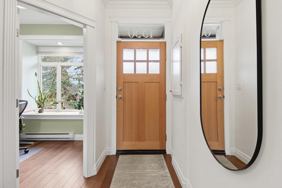 1530 Kitchener Street Vancouver, BC - 2