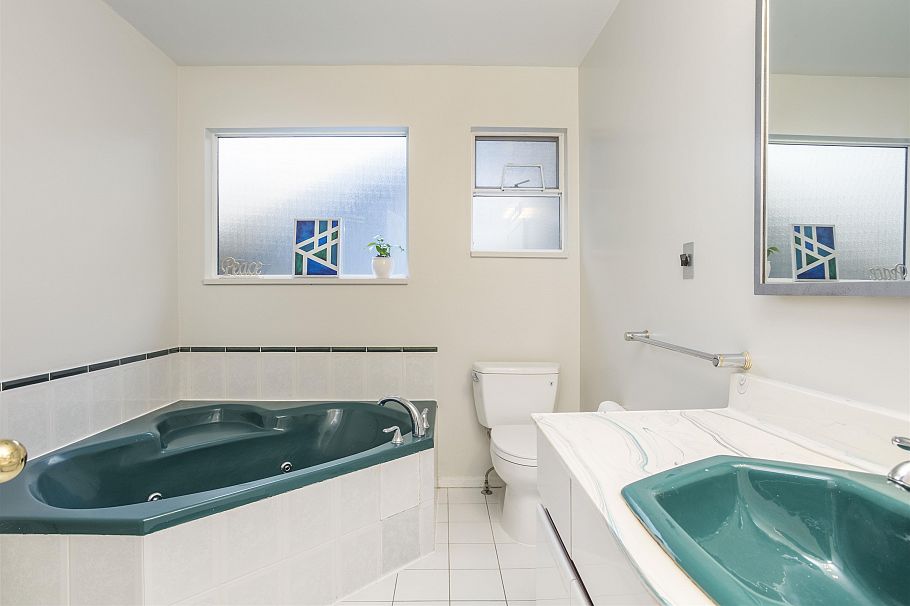 2945 W 12th Avenue Vancouver, BC - 11