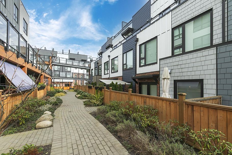 356 555 E 2nd Street North Vancouver, BC - 21