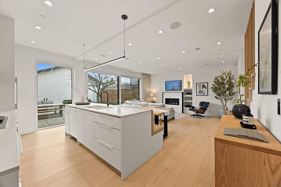 529 E 17th Avenue Vancouver, BC - 4