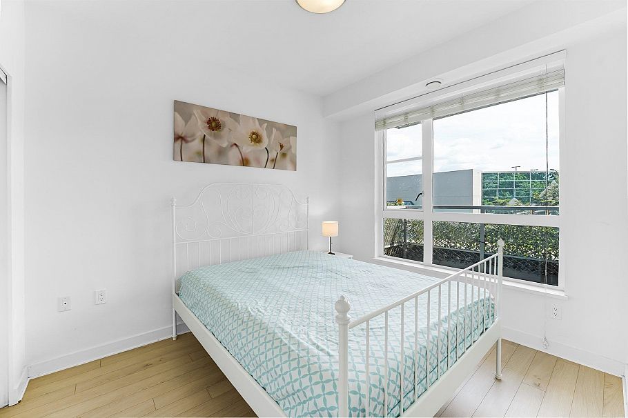 211 1621 Hamilton Avenue North Vancouver, BC - 34