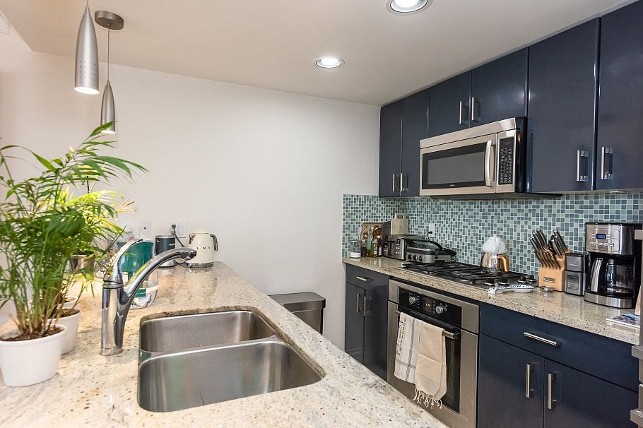 1003 133 E Esplanade North Vancouver, BC - 13