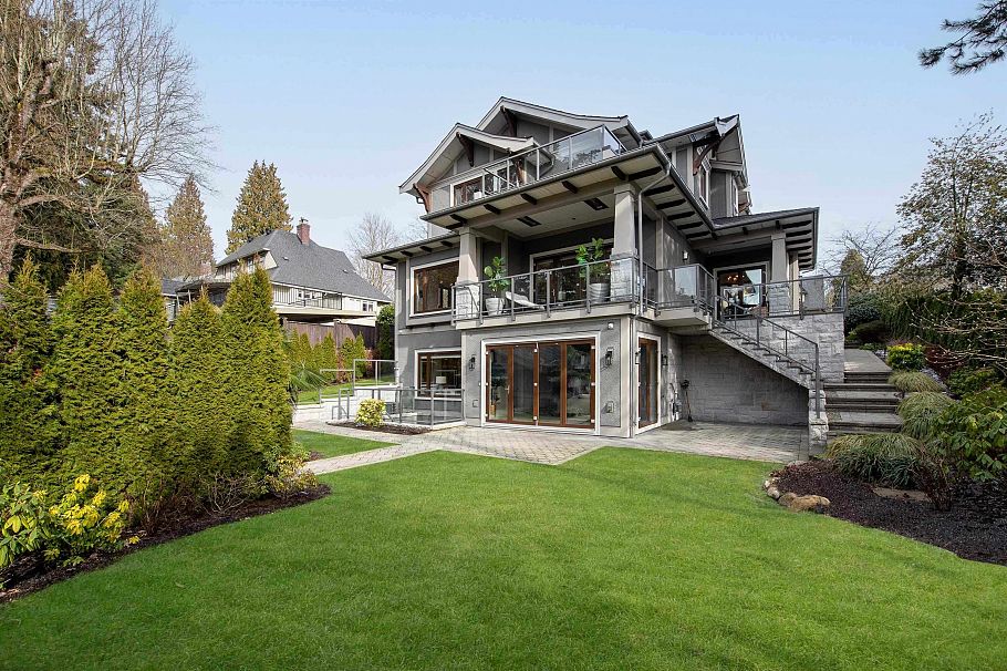 5637 Laburnum Street Vancouver, BC - 2