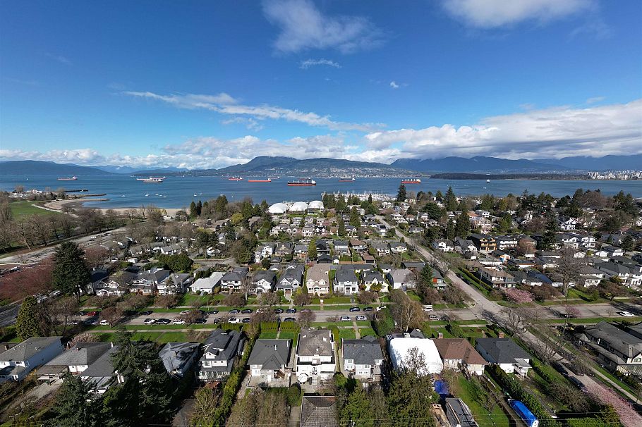 3837 W 3rd Avenue Vancouver, BC - 33