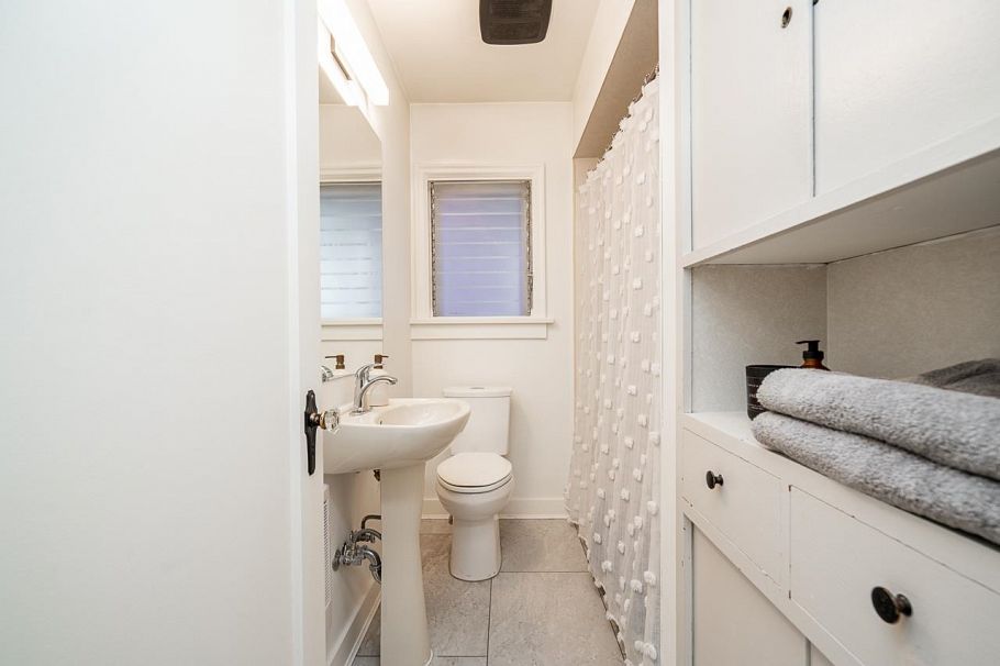 134 W 40th Avenue Vancouver, BC - 15