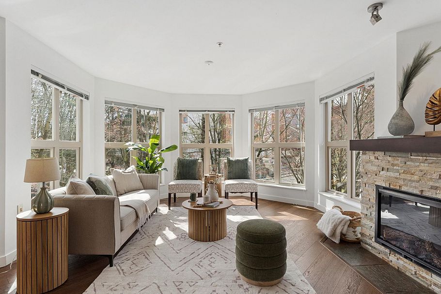 206 1468 St. Andrews Avenue North Vancouver, BC - 2