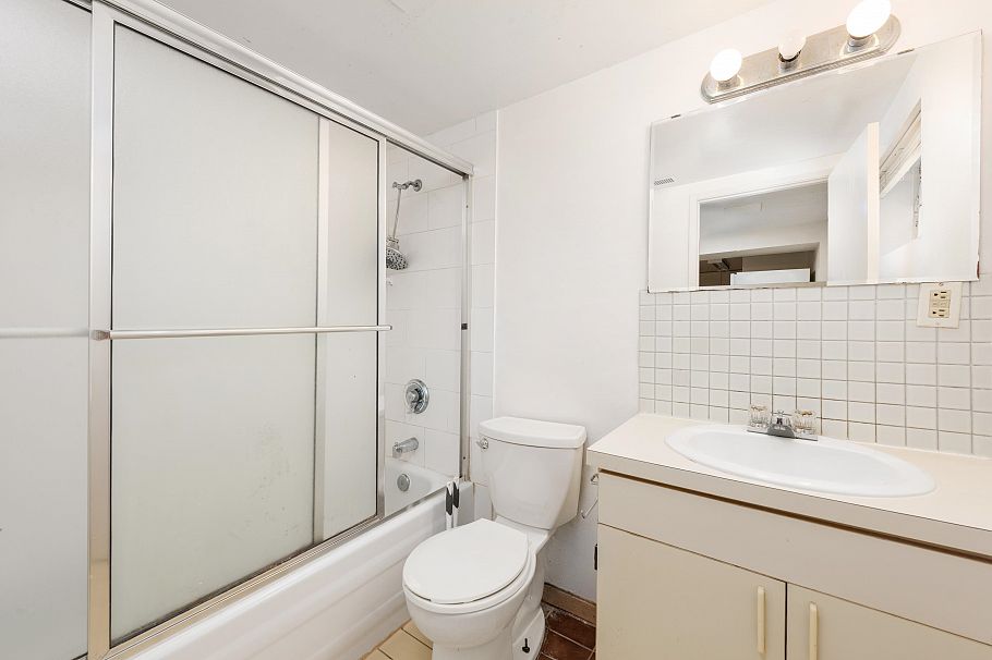 5556 Earles Street Vancouver, BC - 18