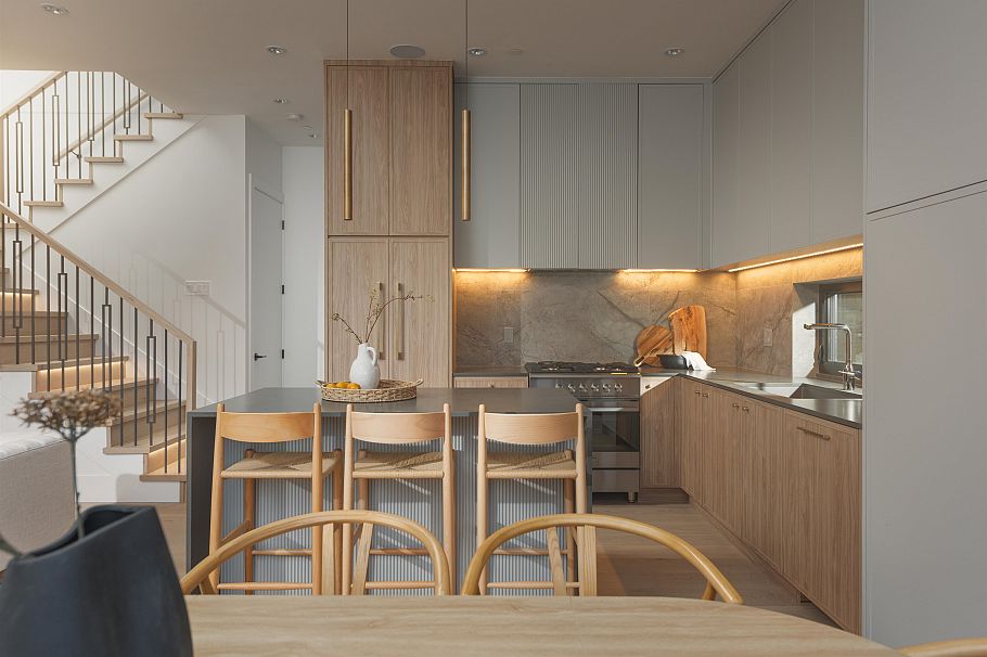 1 2684 Oxford Street Vancouver, BC - 3