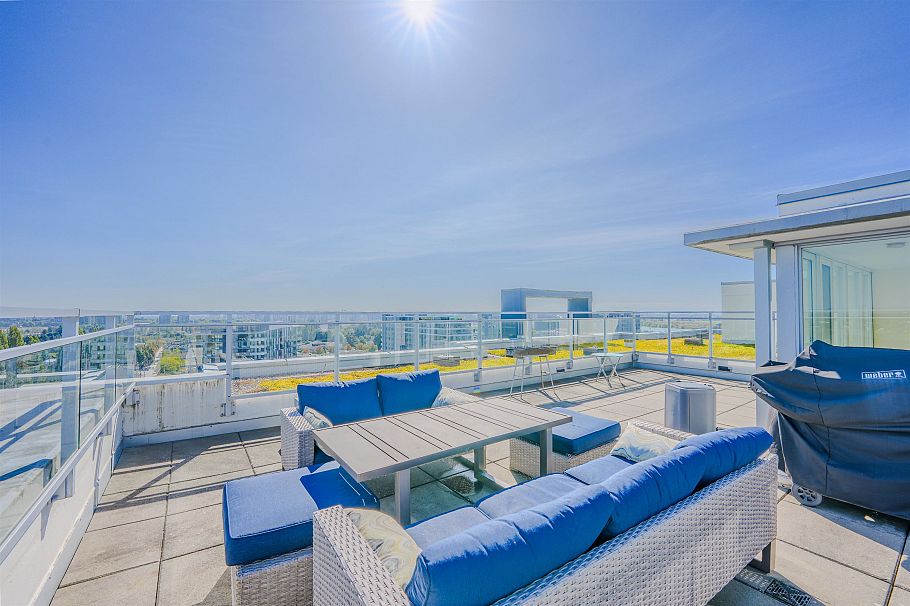 PH 1705 8677 Capstan Way Richmond, BC - 1