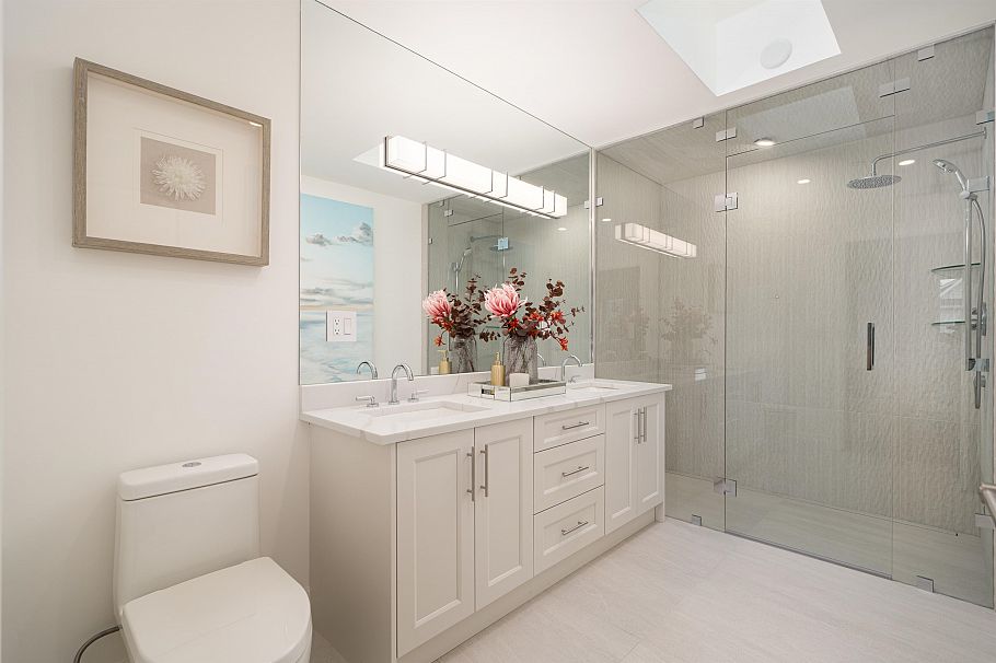 2523 W 8th Avenue Vancouver, BC - 17