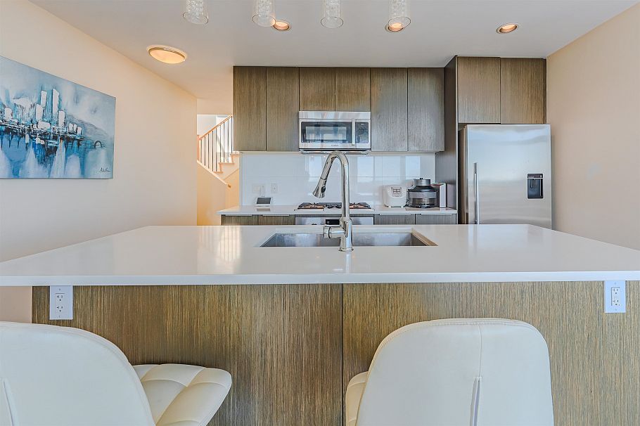 PH 1705 8677 Capstan Way Richmond, BC - 12