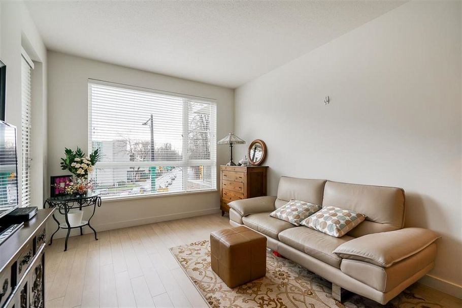 211 1621 Hamilton Avenue North Vancouver, BC - 9