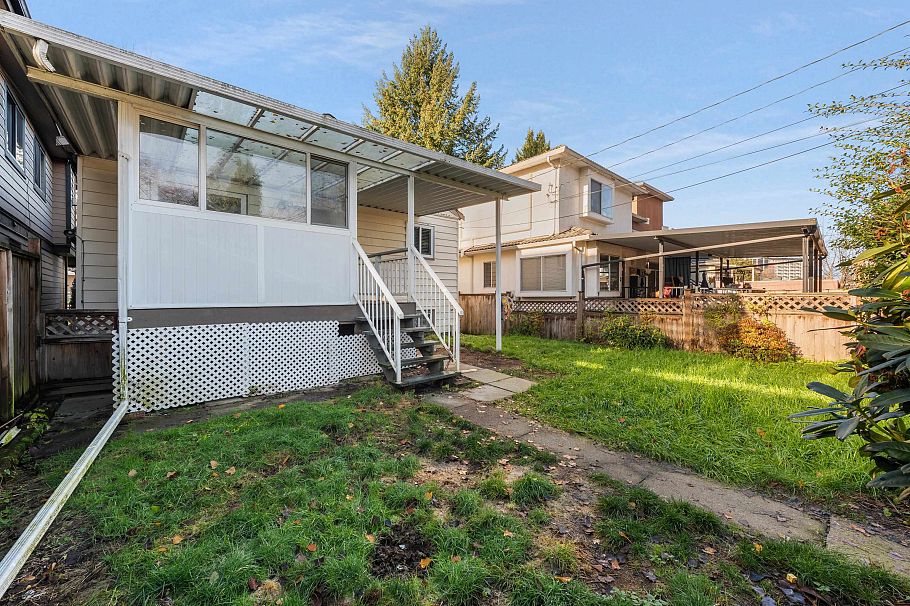 5556 Earles Street Vancouver, BC - 23