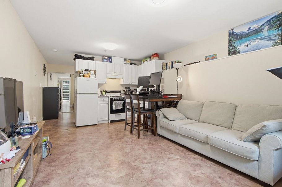 1530 Kitchener Street Vancouver, BC - 20